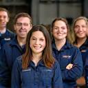 Équipe de techniciens souriants